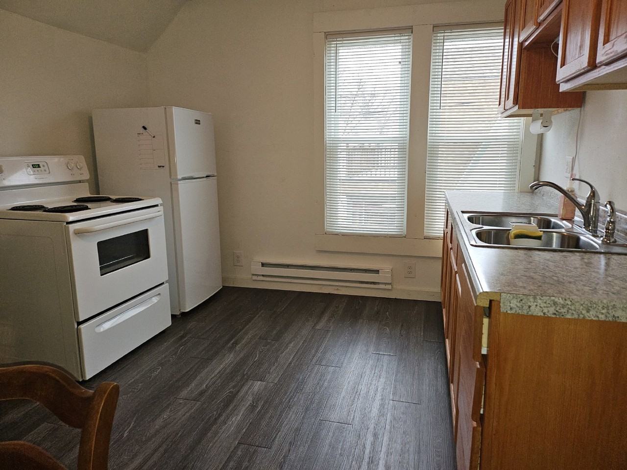 313 1/2 E 9th St - Photo 4 of 20