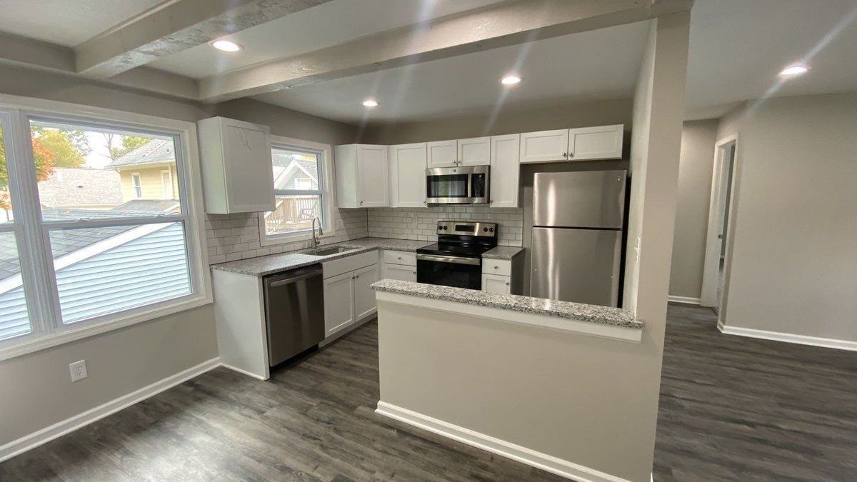 1101 S Main St - Photo 2 of 10