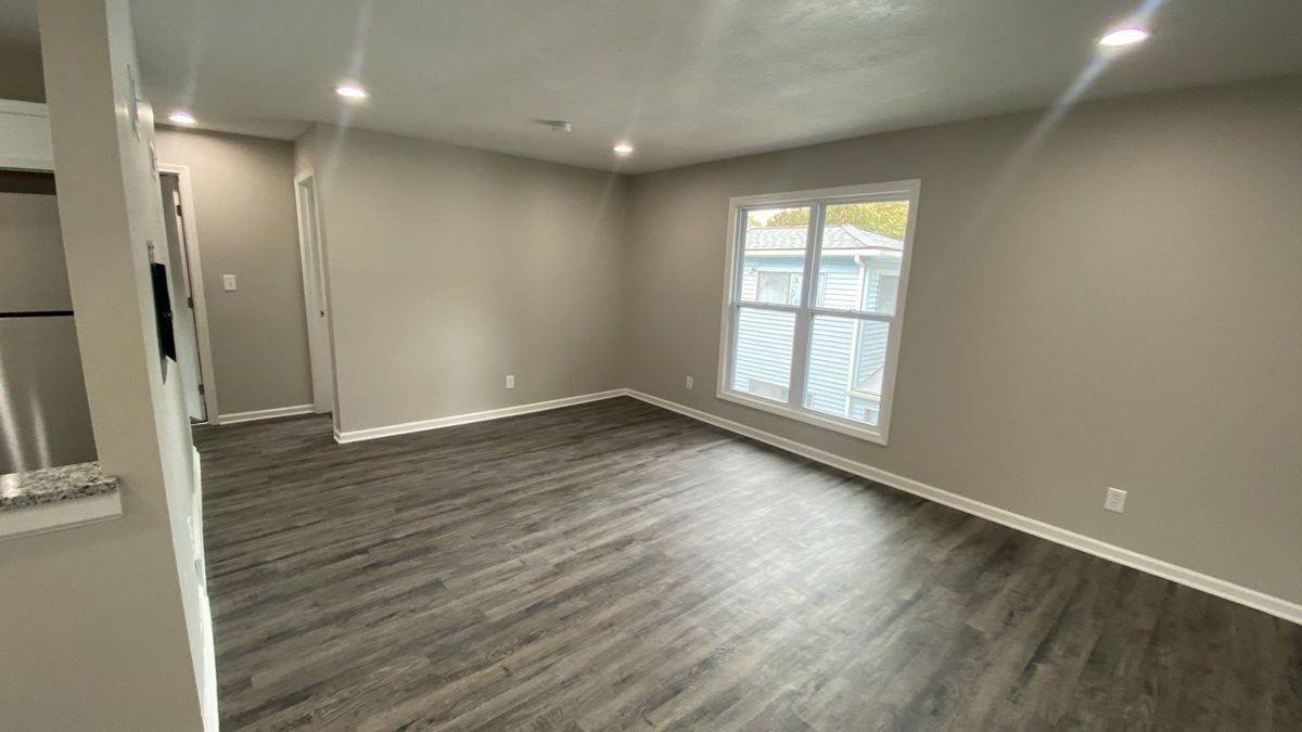 1101 S Main St - Photo 3 of 10