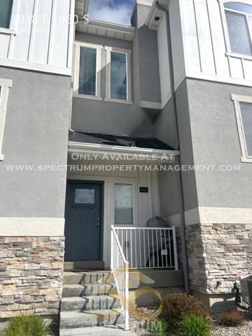 1018 E 1060 S - Photo 2 of 35
