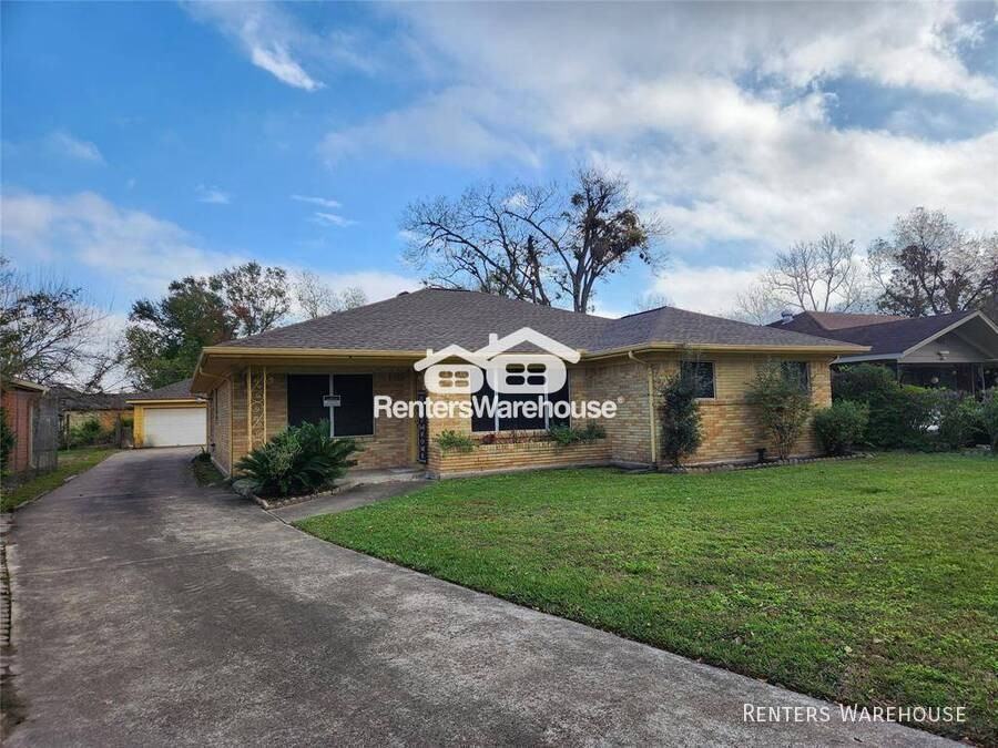 4446 Busiek St - Photo 2 of 17