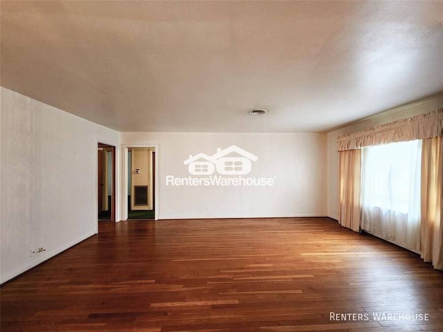 4446 Busiek St - Photo 3 of 17