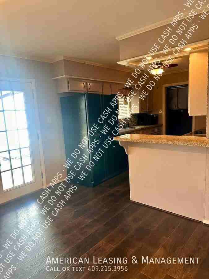 704 Willow Oak St - Photo 4 of 8