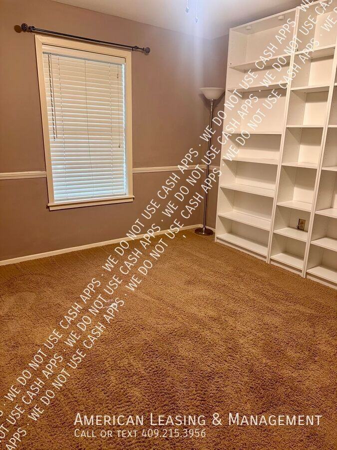 704 Willow Oak St - Photo 5 of 8