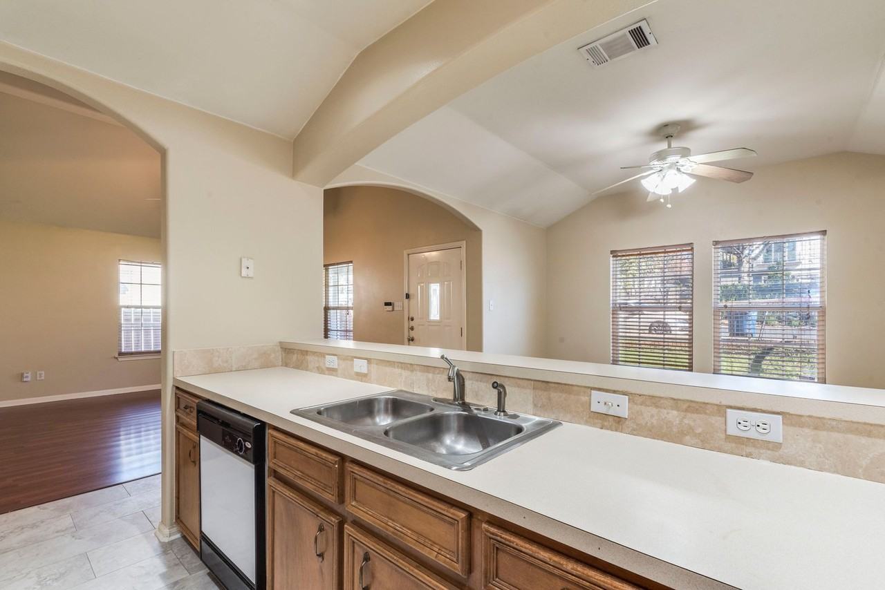 1700 Sanchez St - Photo 2 of 26