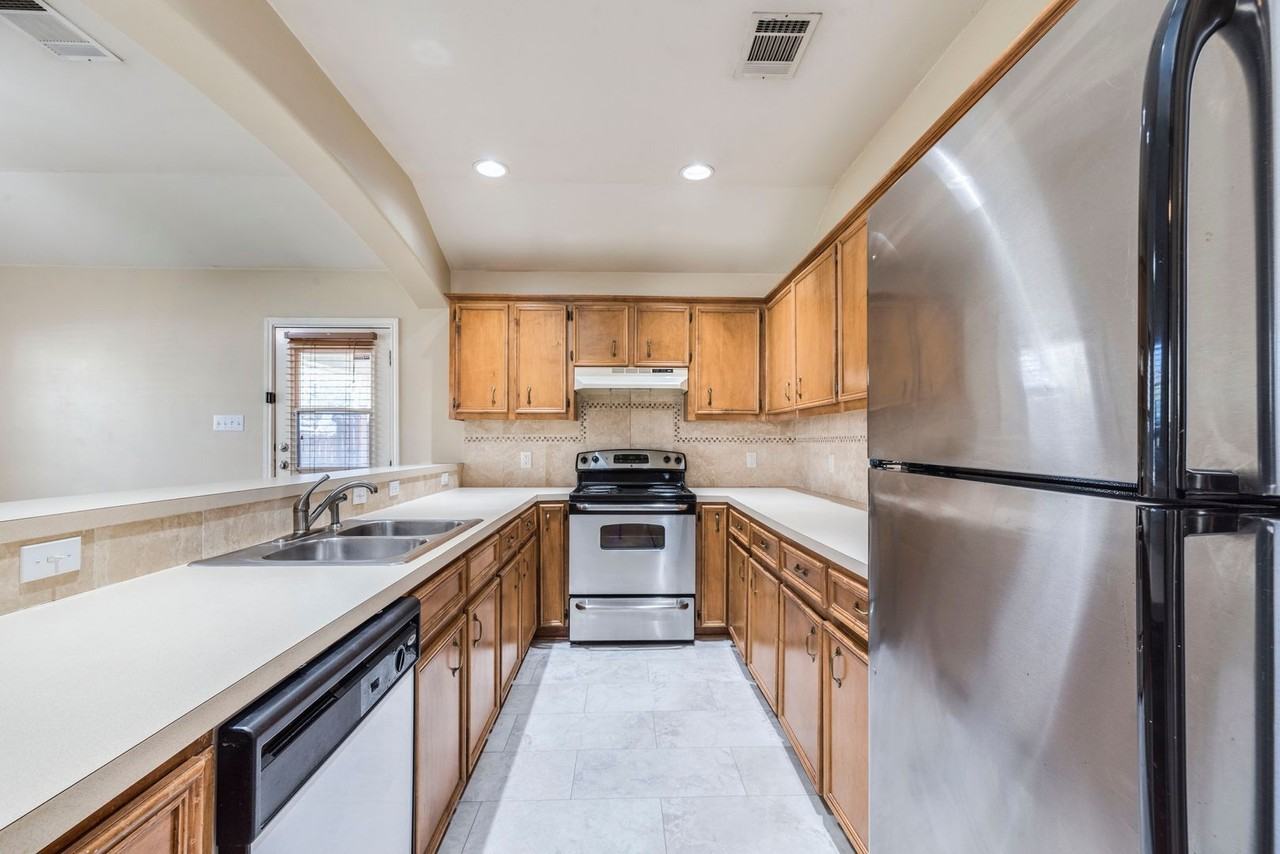 1700 Sanchez St - Photo 4 of 26