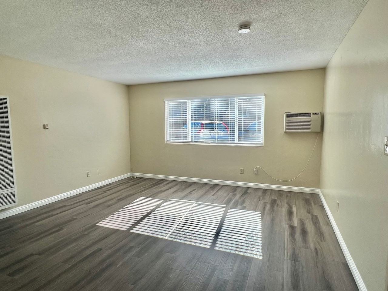 West Palm - Photo 4 of 27