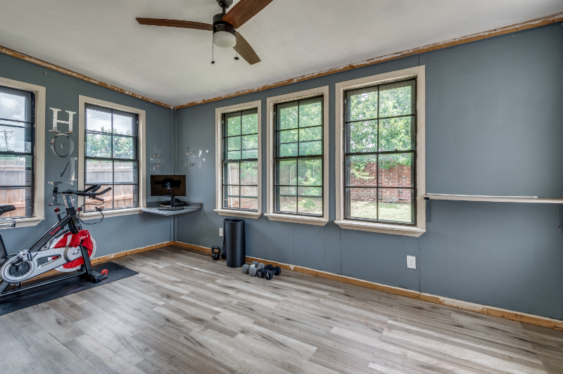 817 Pryor Dr - Photo 5 of 12