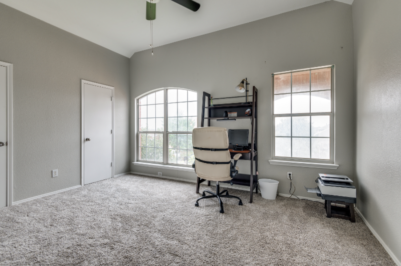 817 Pryor Dr - Photo 6 of 12