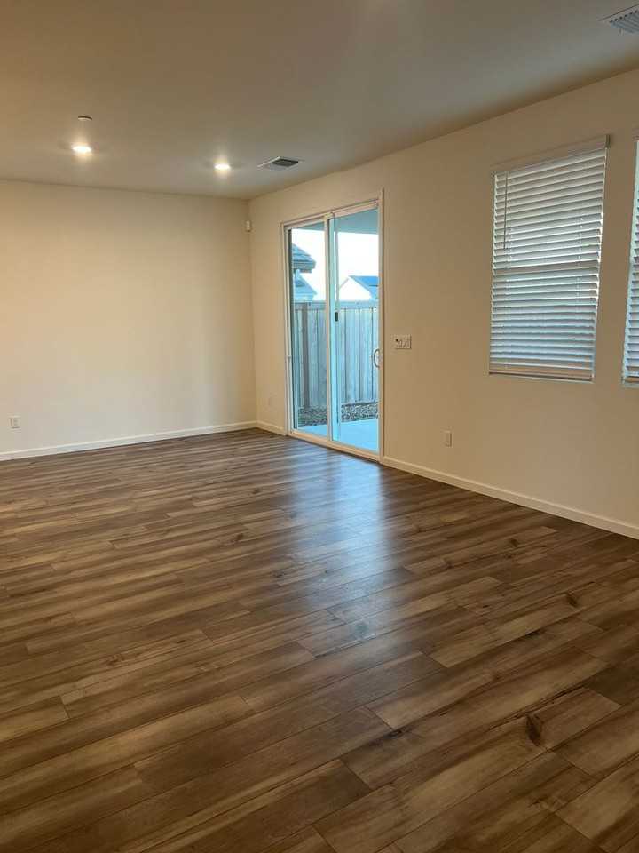 830 Valencia St - Photo 6 of 10