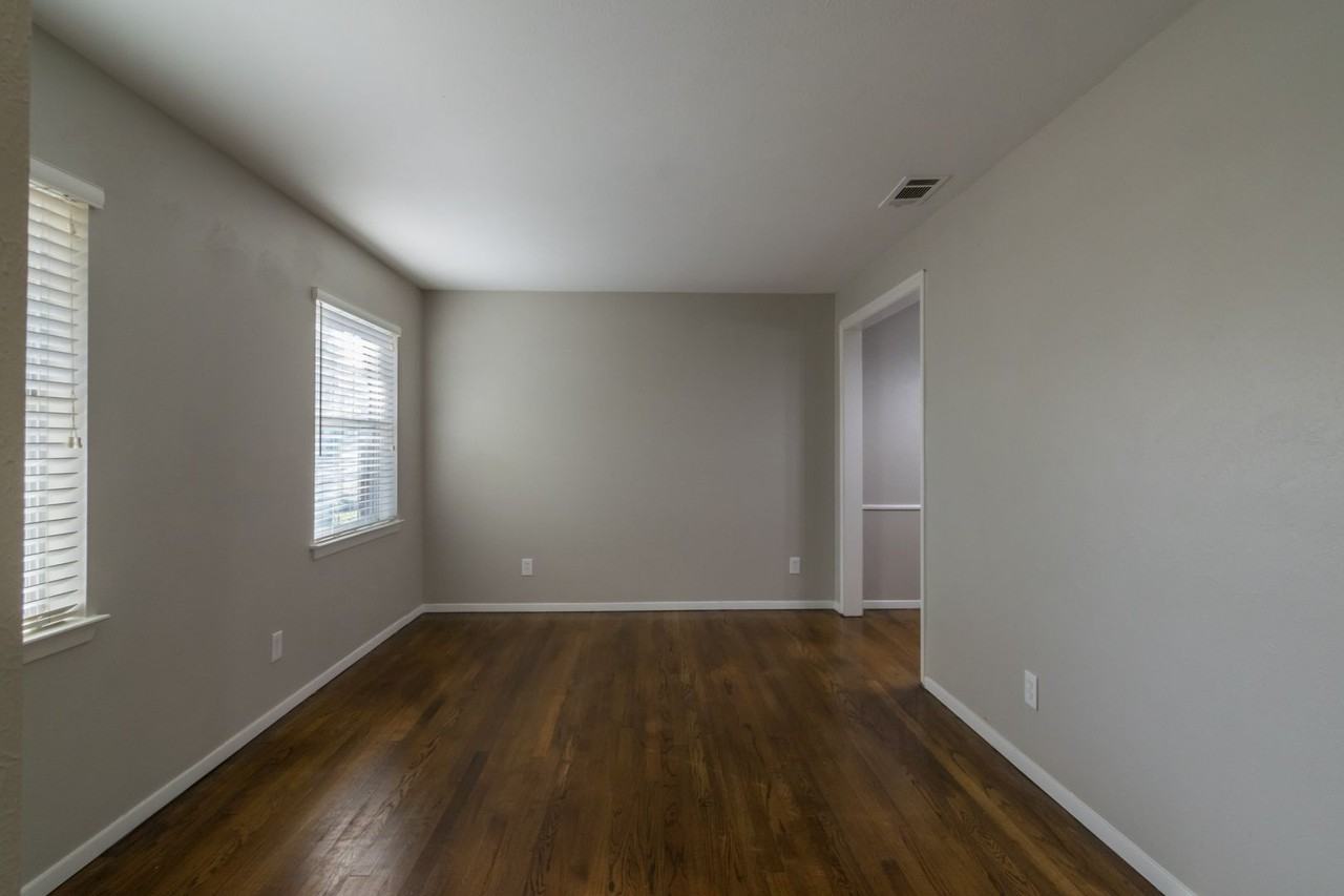 4225 Hillsdale Ln - Photo 3 of 27