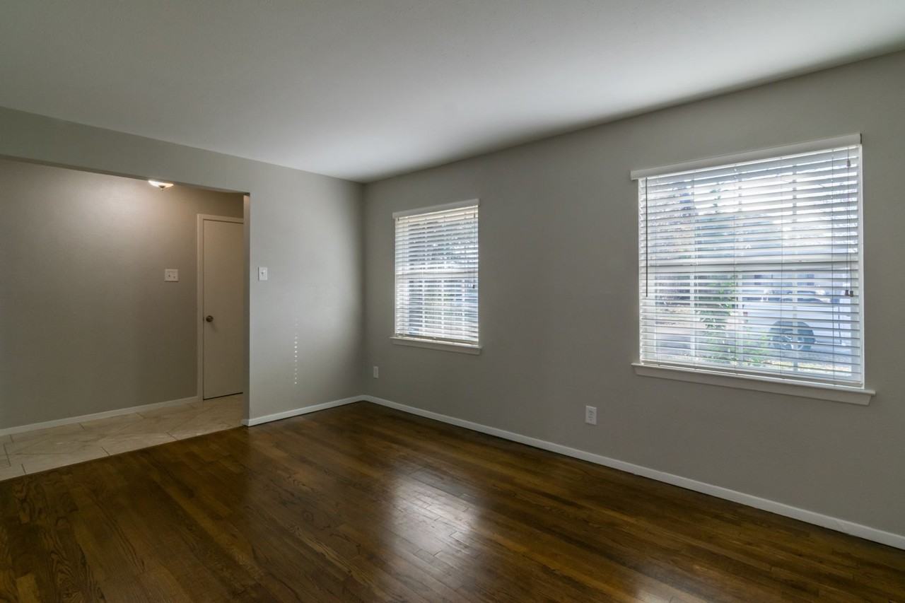 4225 Hillsdale Ln - Photo 4 of 27