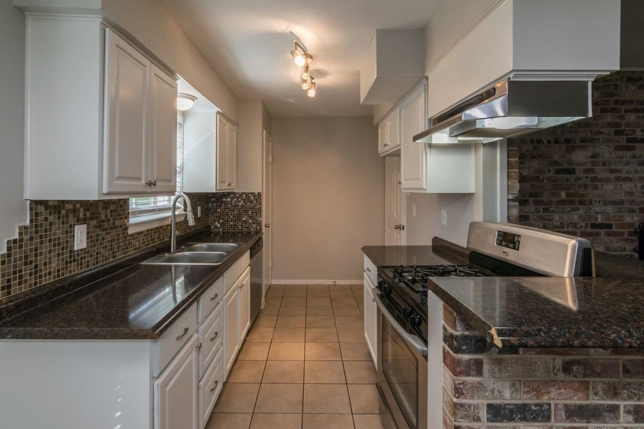 4225 Hillsdale Ln - Photo 6 of 27