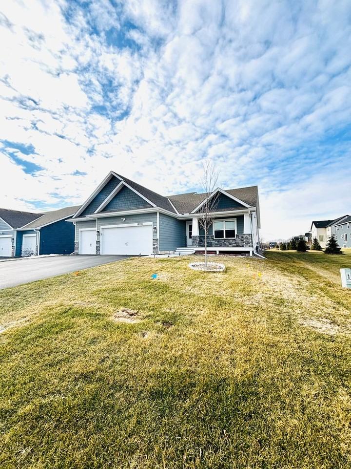 18031 Headwaters Dr - Photo 2 of 25
