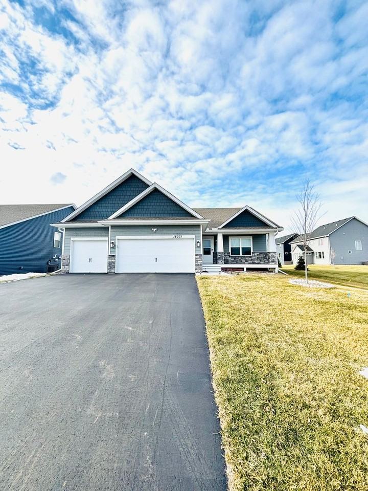 18031 Headwaters Dr - Photo 3 of 25