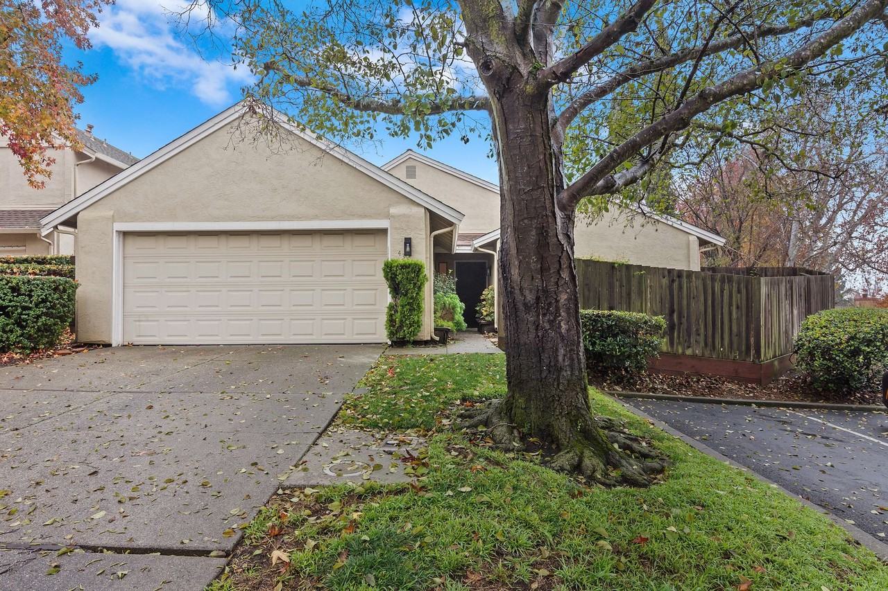 438 Heather Ct - Photo 3 of 27