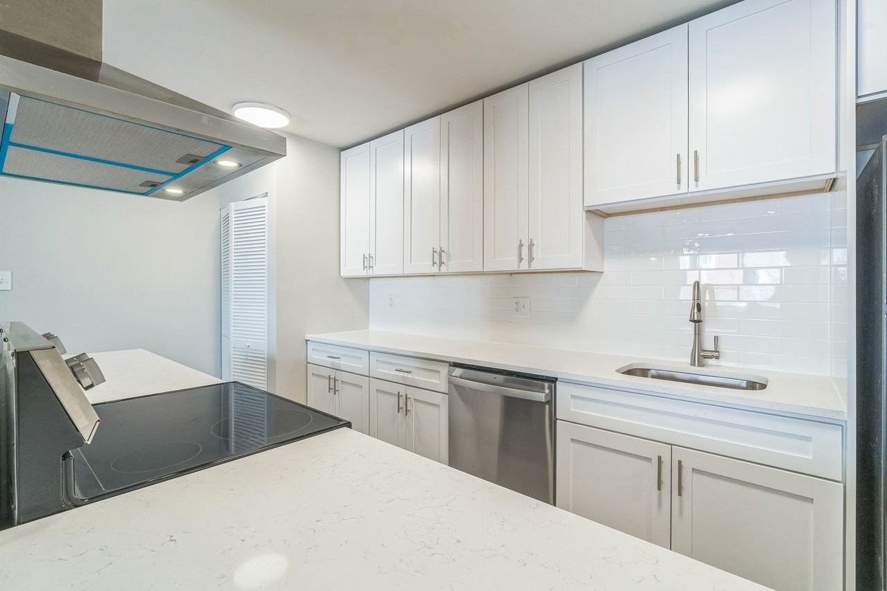 412 North Jackson Street - Photo 7 of 21
