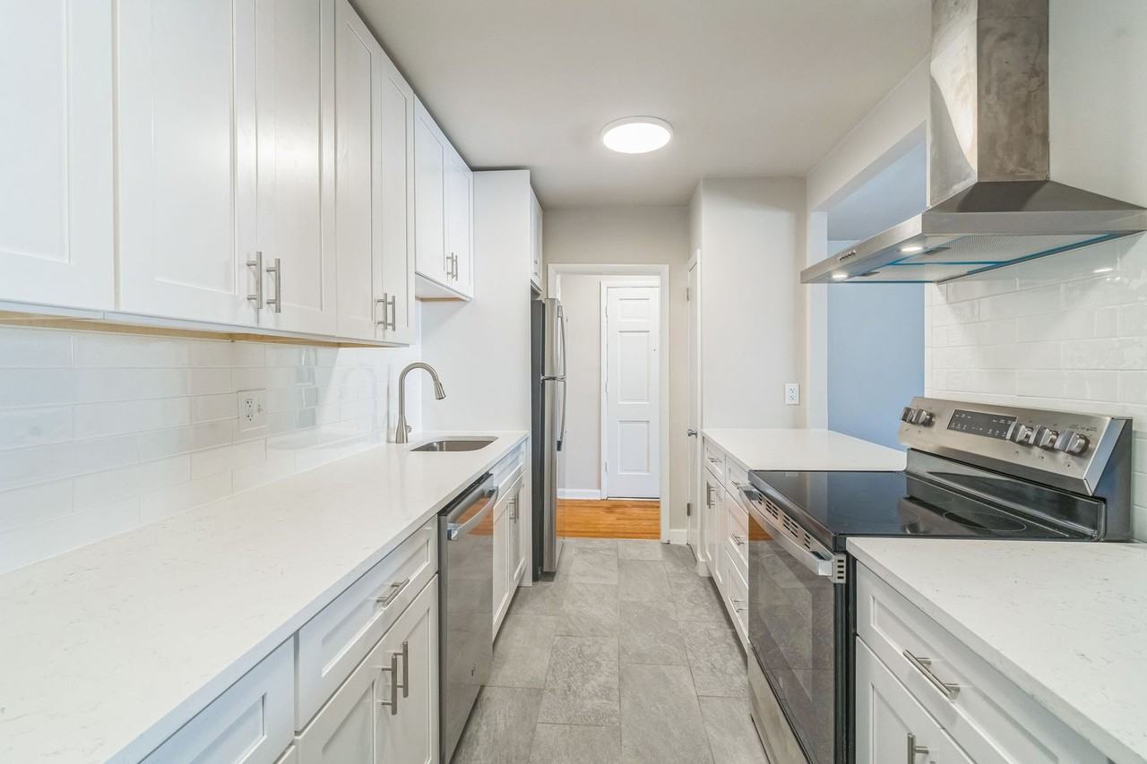 412 North Jackson Street - Photo 2 of 21