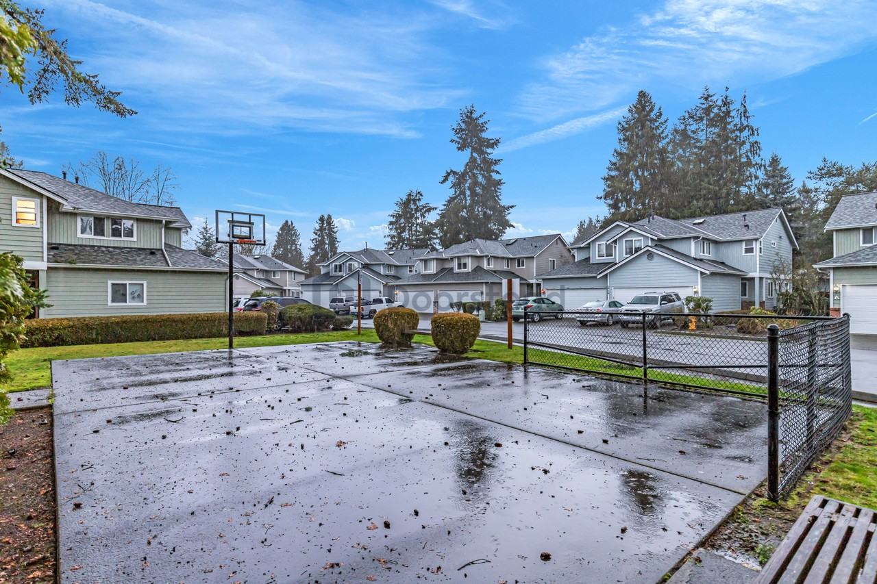 625 101st Pl Se #D - Photo 3 of 40