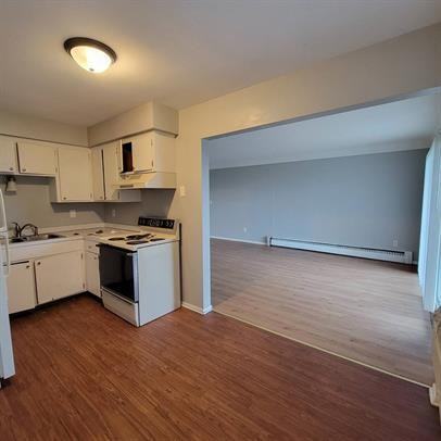 1560 Willis Ave - Photo 2 of 50