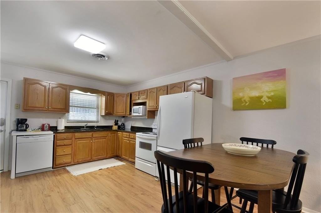 1058 Sherman Ave - Photo 6 of 16