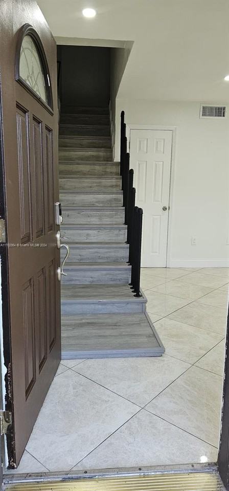 120 Sw 108th Ave #I1 - Photo 3 of 8