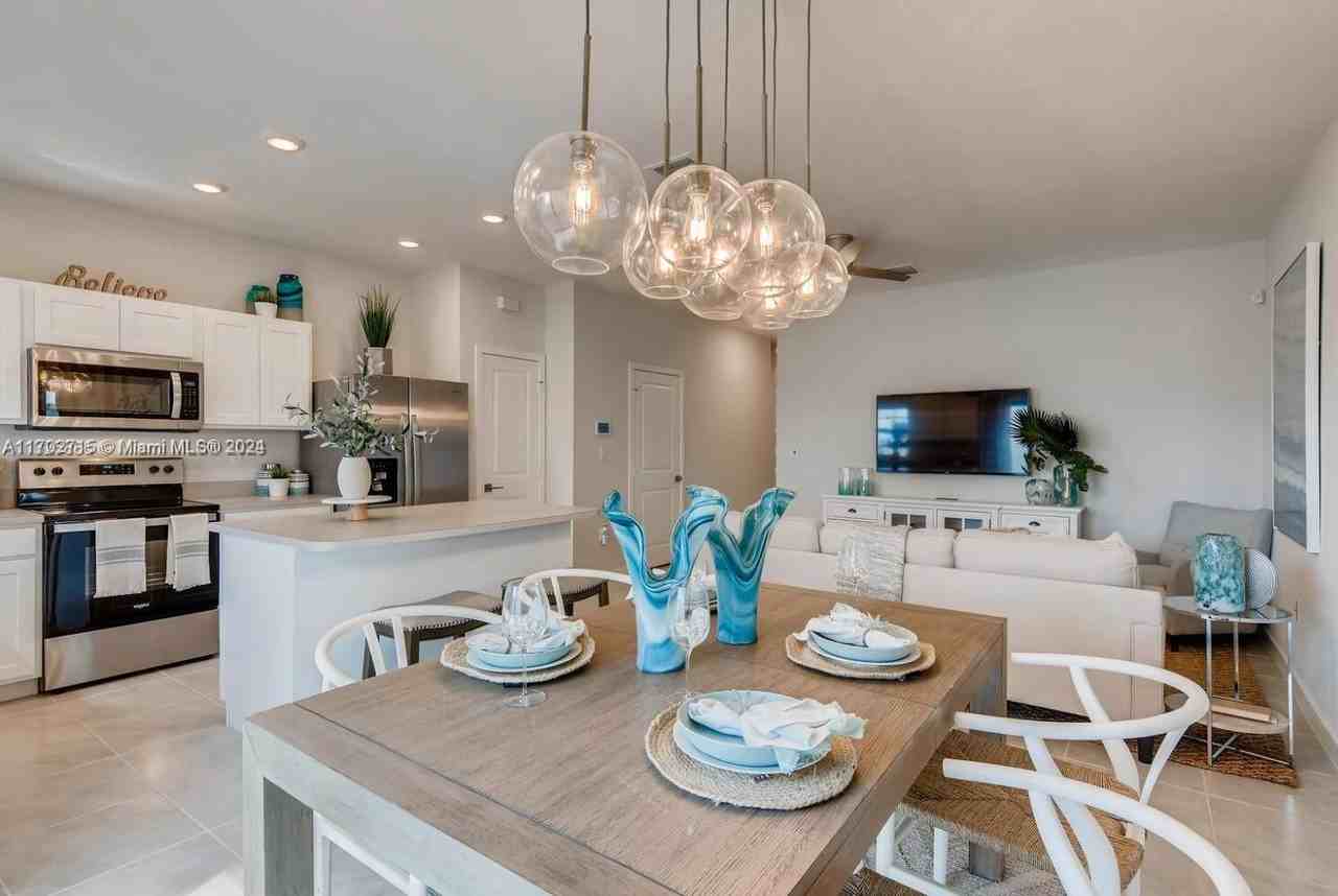 1140 Sw 7th Ct #1140 - Photo 3 of 8