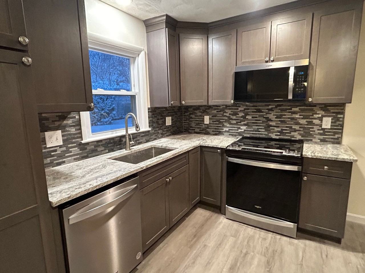 58 Versailles St - Photo 3 of 28