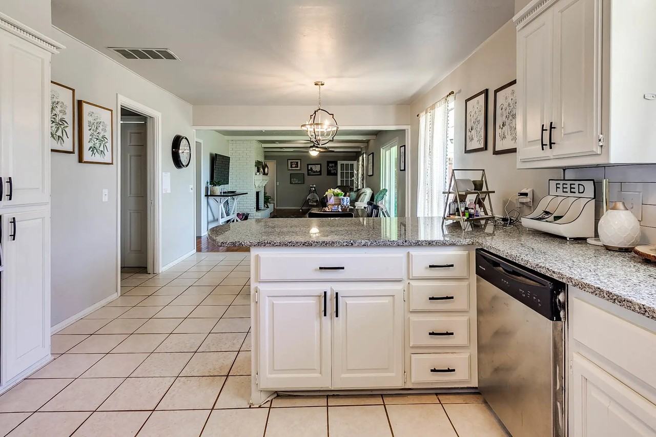 133 Thacker Rd - Photo 3 of 11