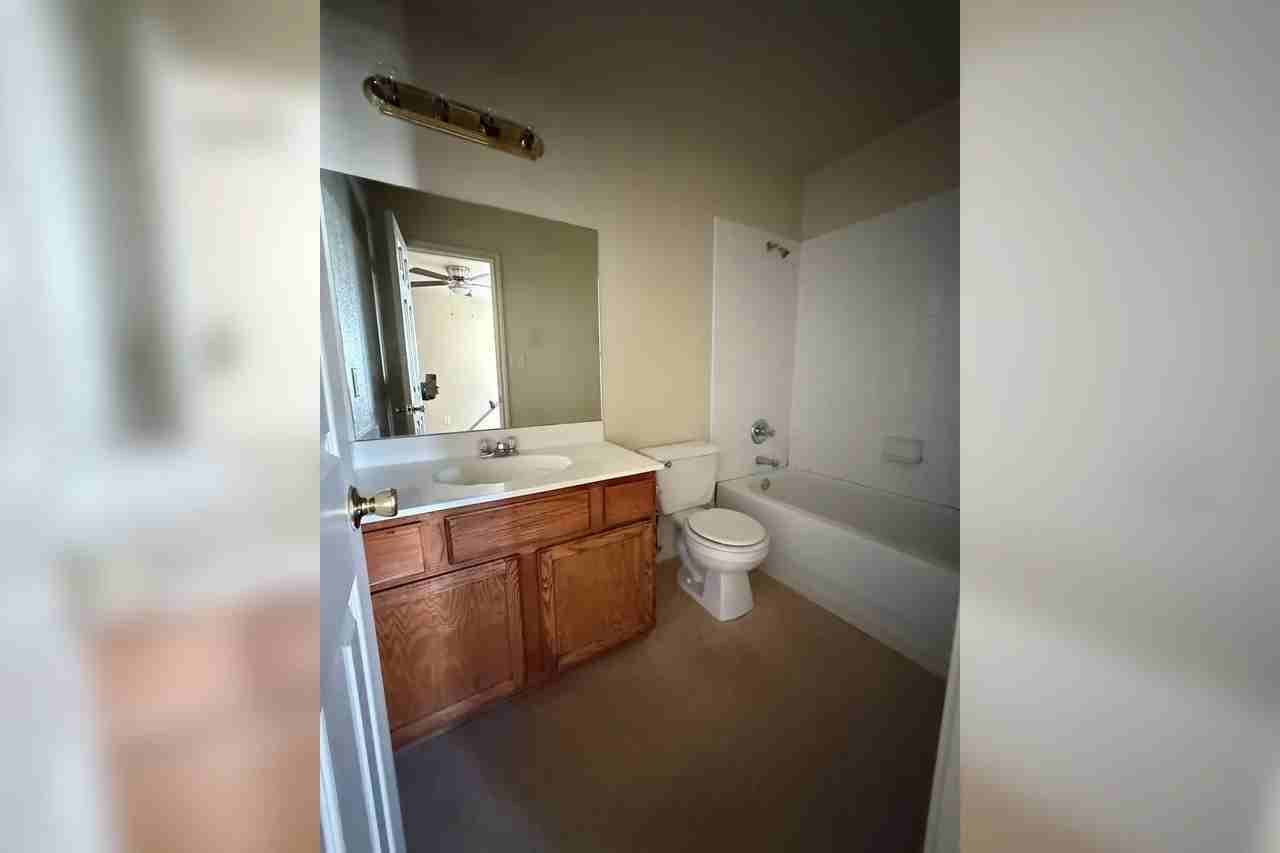 3307 Hereford Ln - Photo 3 of 10
