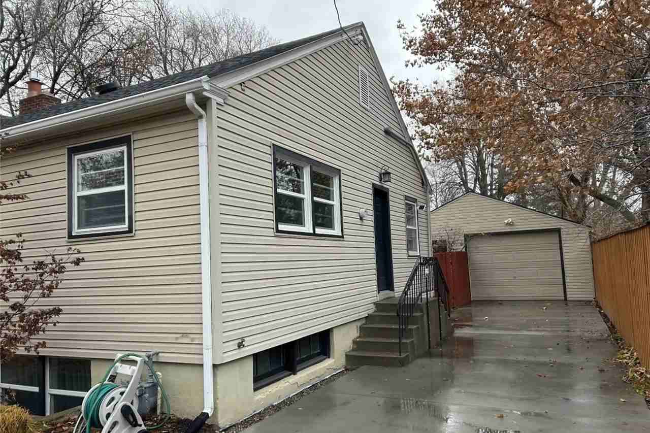 523 E 600 N - Photo 2 of 23