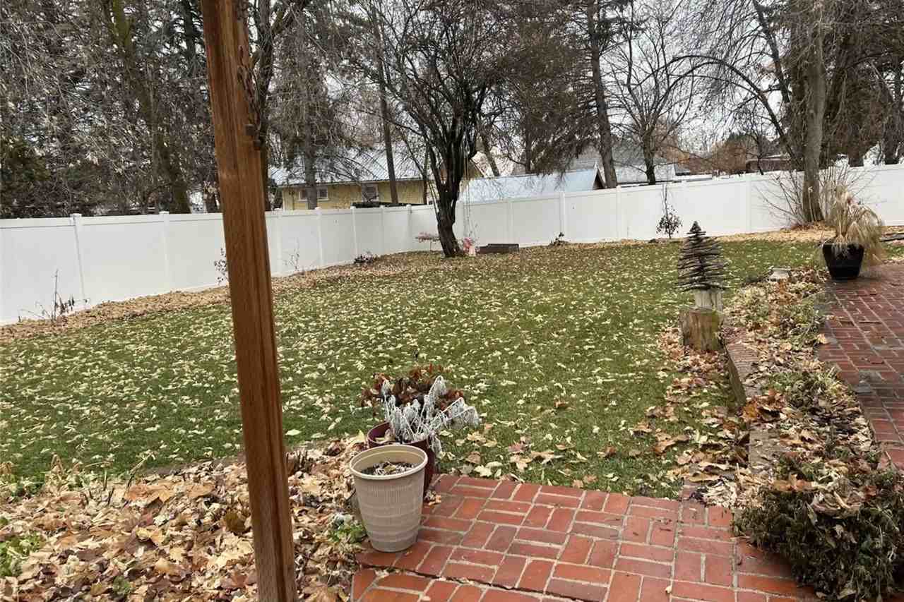 523 E 600 N - Photo 3 of 23