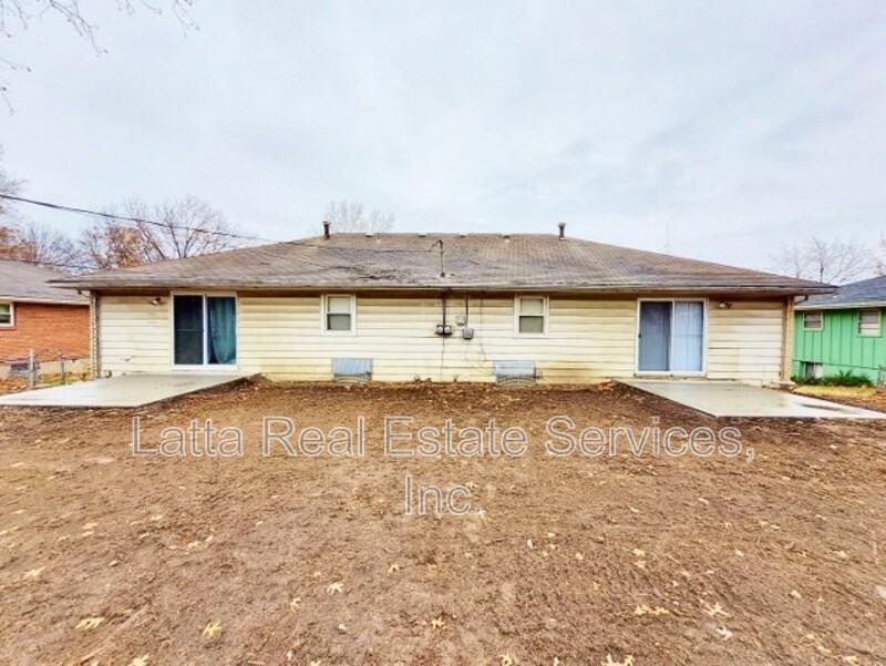 1102 Sw Sunset St - Photo 2 of 13