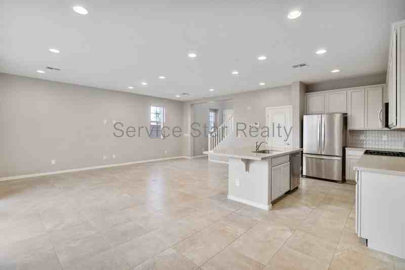 17214 N 9th Pl - Photo 6 of 22