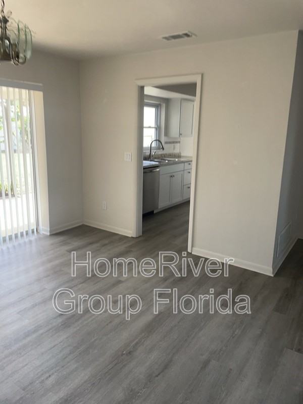 2077 Envoy Ct - Photo 2 of 25