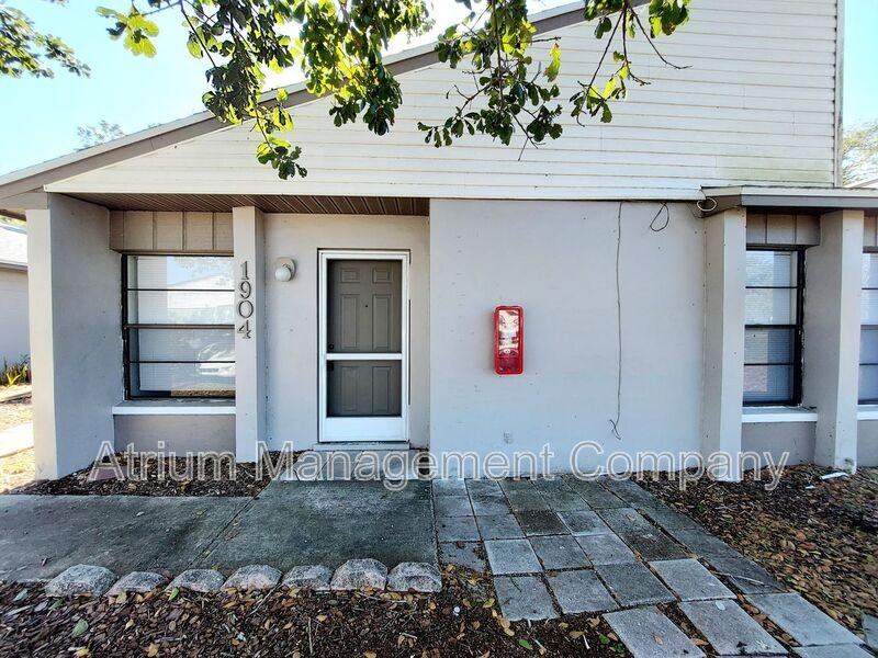 1904 Crystal Grove Dr - Photo 2 of 19