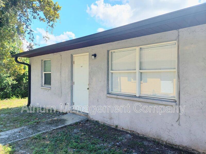 1047 Crestview Ave - Photo 2 of 10