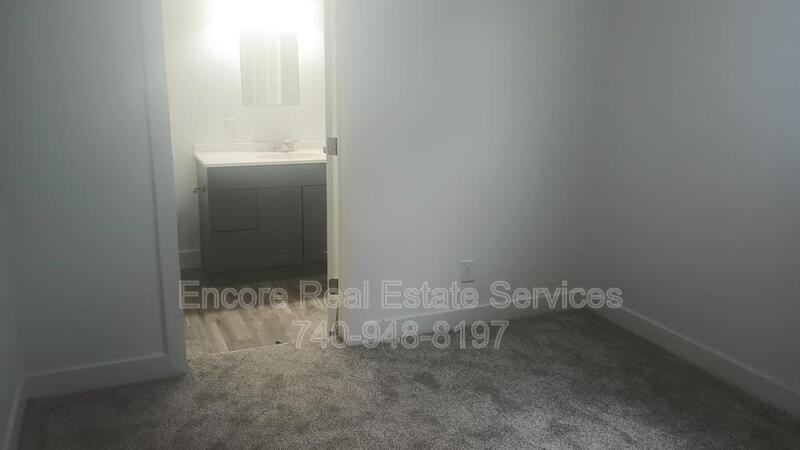 325 Hudson Ave - Photo 4 of 10