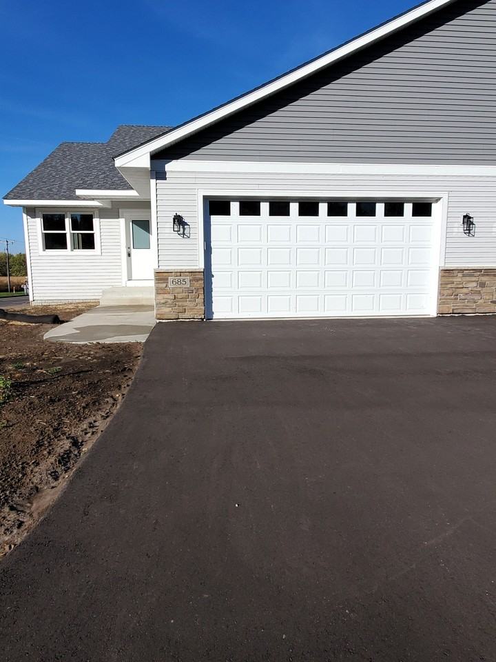 685 Heritage Ln - Photo 2 of 24