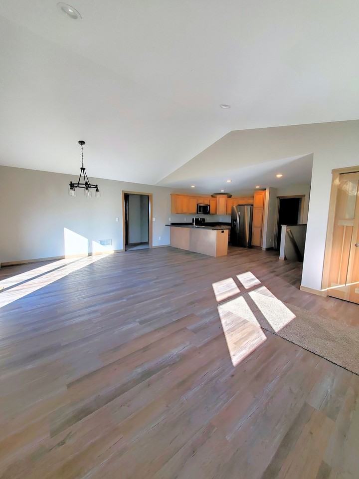685 Heritage Ln - Photo 4 of 24