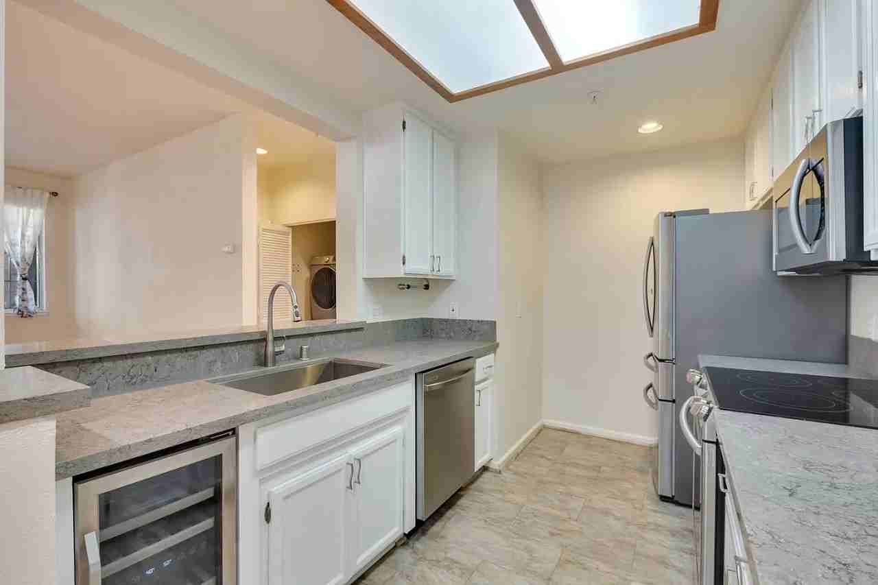 2406 Hastings Shore Ln