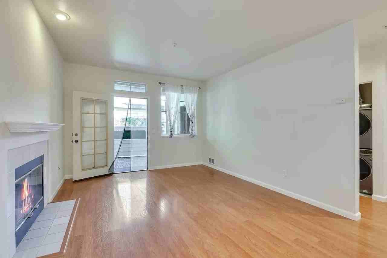 2406 Hastings Shore Ln - Photo 2 of 11