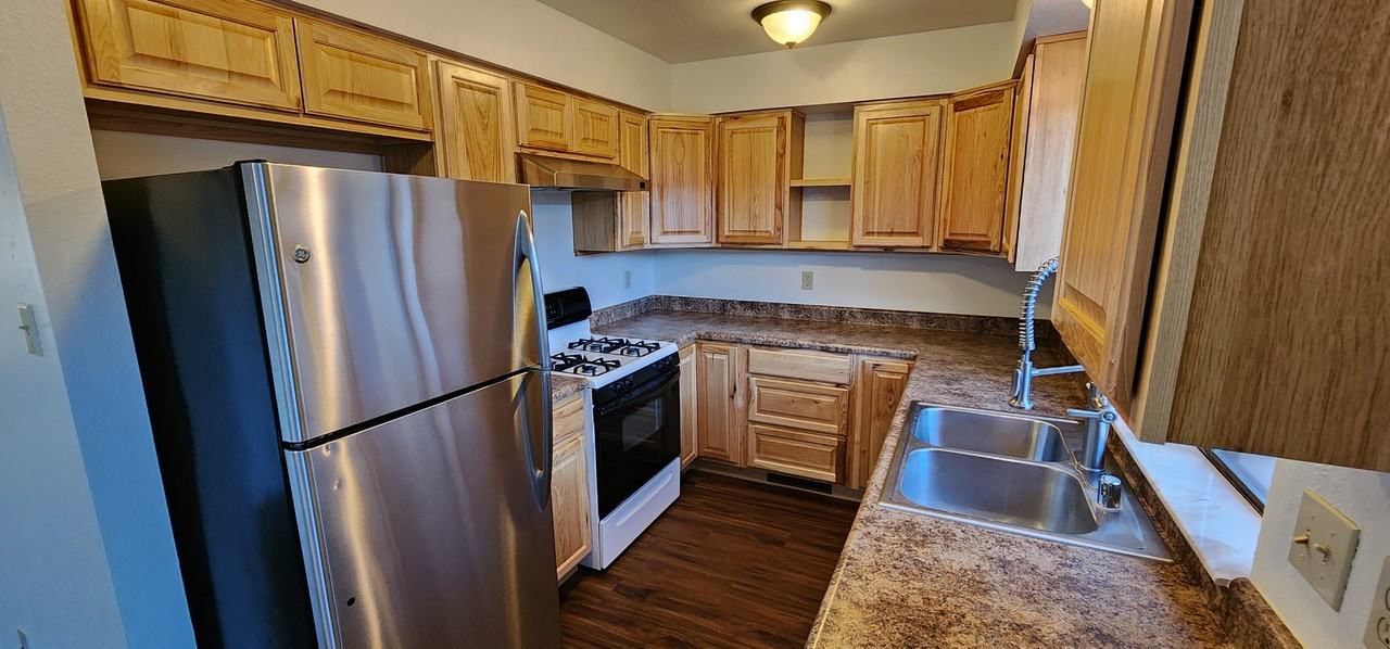 335 Cheryl Ct - Photo 2 of 19