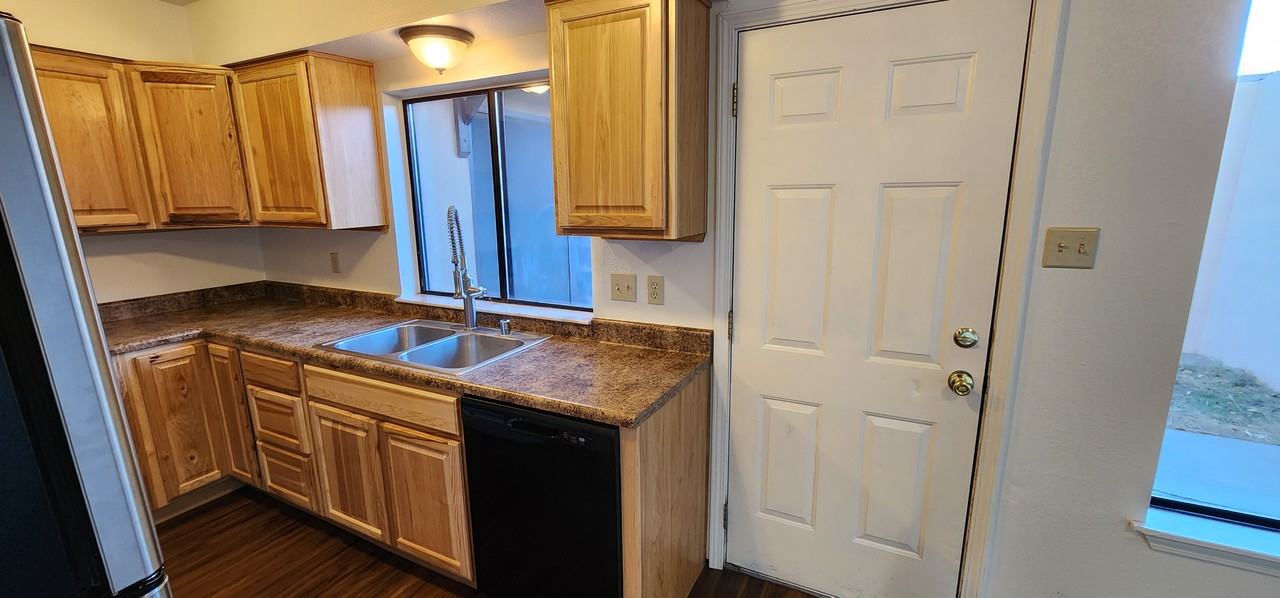 335 Cheryl Ct - Photo 3 of 19