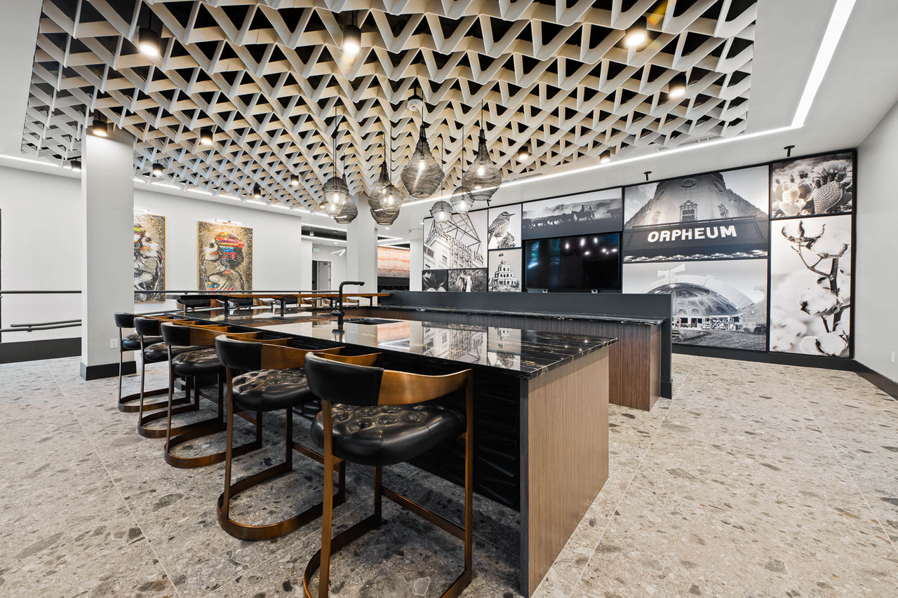 Blume on Central - Photo 6 of 44