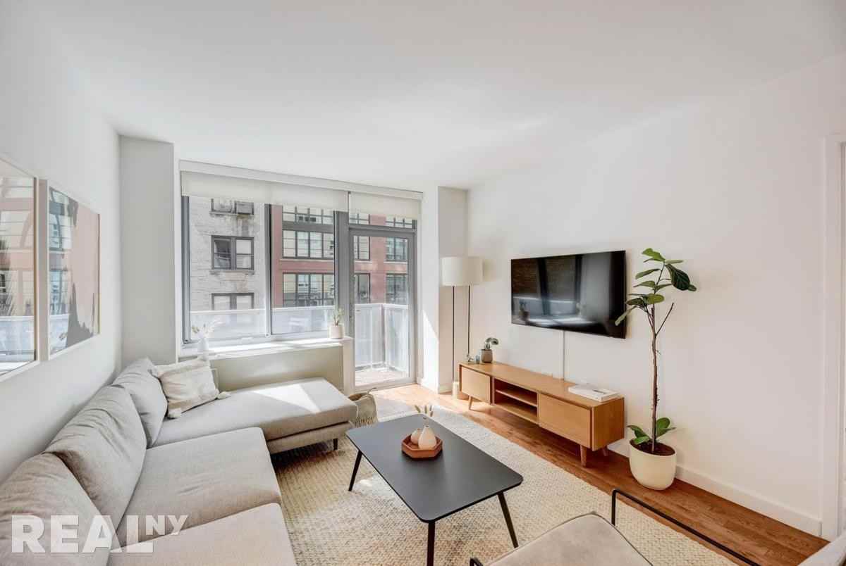 W 26th St #6S - Photo 2 of 8