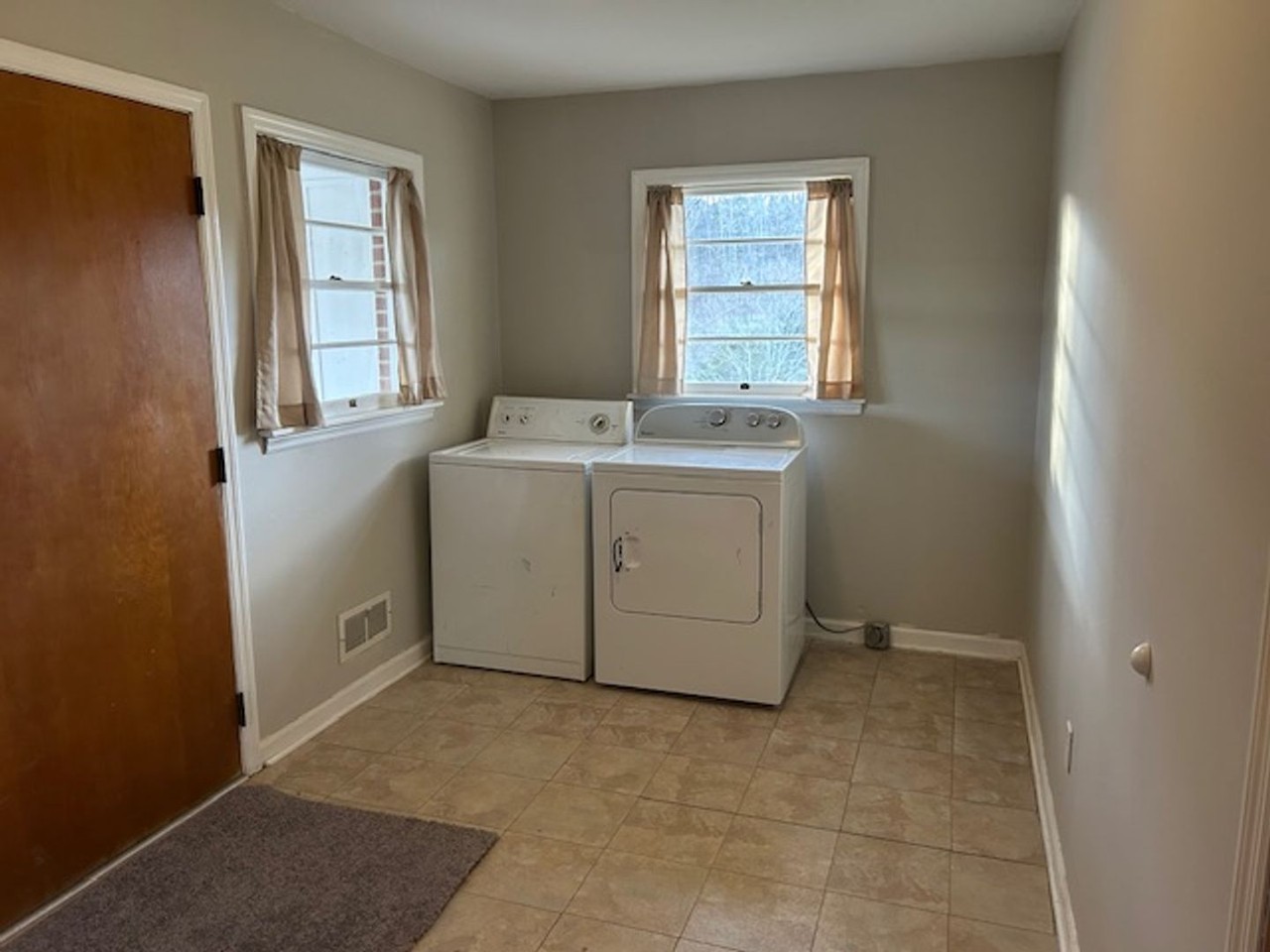 586 Collierstown Rd - Photo 3 of 15