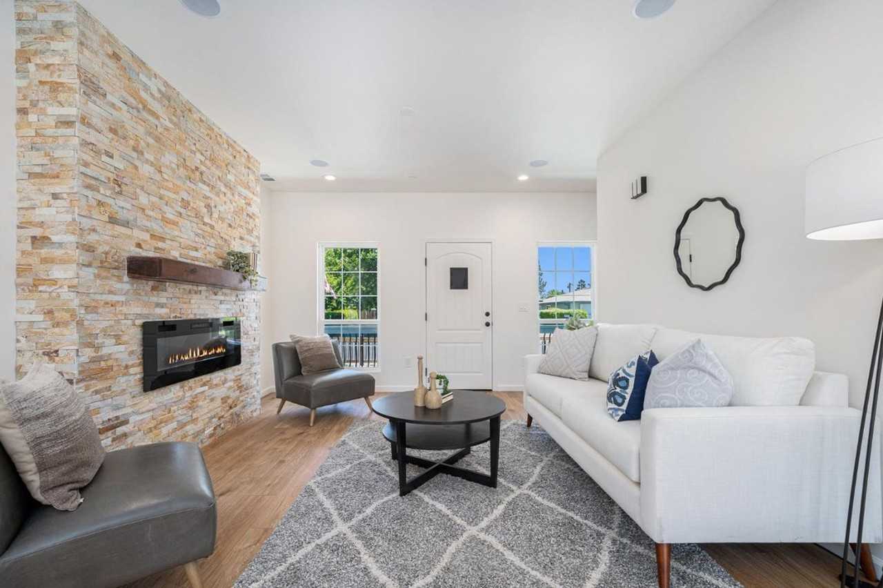 731 Beatrice St - Photo 4 of 31