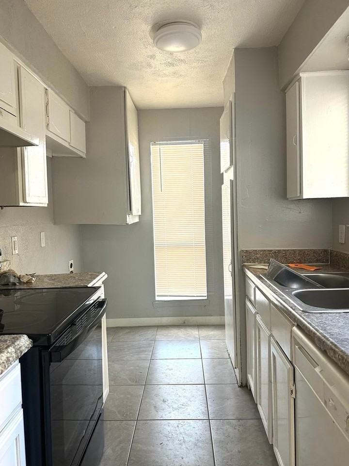 2405 Doreen St - Photo 4 of 12