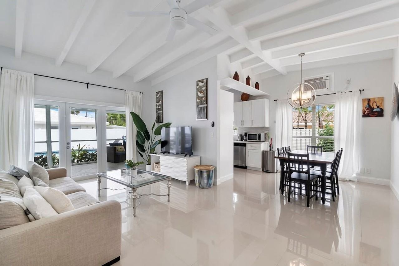 2407 Northeast 33rd Avenue - Photo 2 of 95